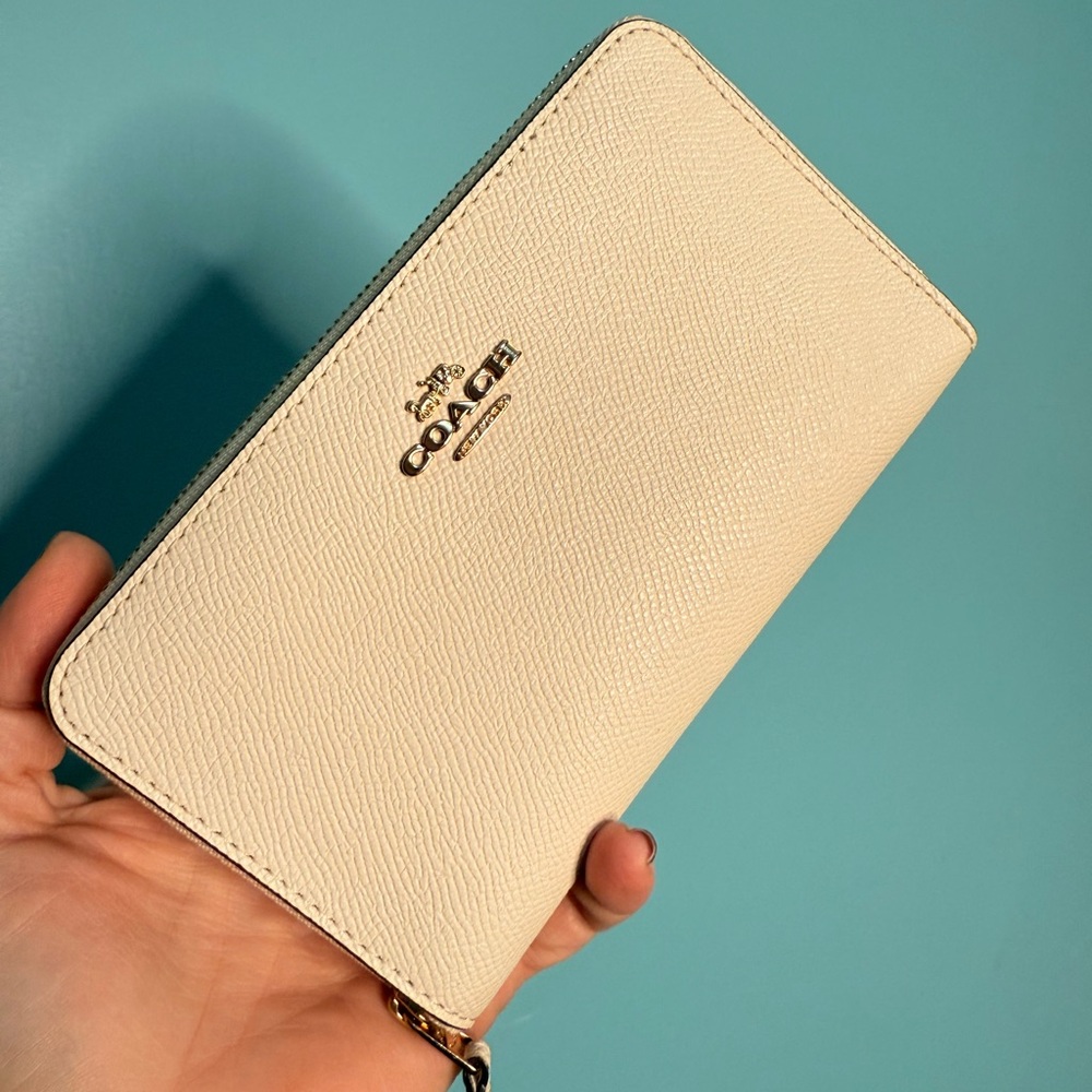 Coach Crossgrain Leather Zip Wallet ✨